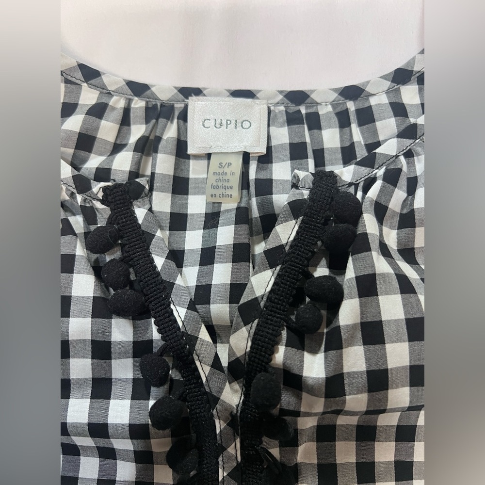 CUPIO‎ Black and white checkered ruffle accent top size S. - Picture 9 of 12